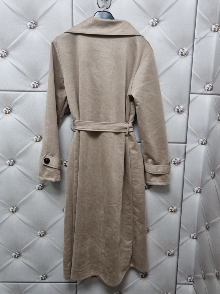 plaszczyk-sara-jasny-bezowy-ala-zamsz-przejsciowy-z-paskiem-podwojny-kolnierz-guziki-elegancki-lekki-modny-butik-szykownia-10
