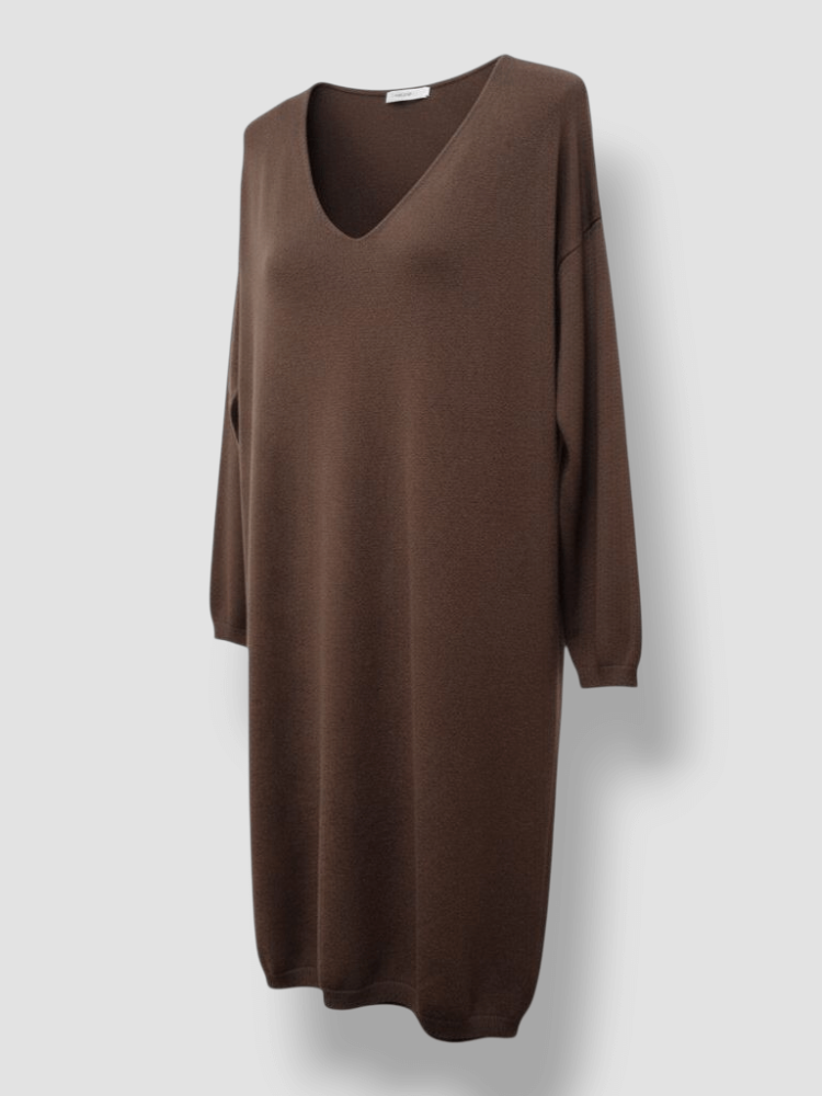 sukienka-dzianinowa-mirella-czekolada-braz-dekolt-v-serek-dlugi-rekaw-elastyczna-miekka-wygodna-modna-bazowa-codzienna-elegancka-butik-szykownia-5