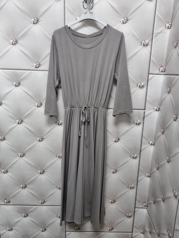 sukienka-valetta-taupe-bezowa-szara-jesienna-midi-bawelna-elastyczna-dekolt-v-talia-gumka-rekaw-34-elegancka-wygodna-stylowa-butik-szykownia-7