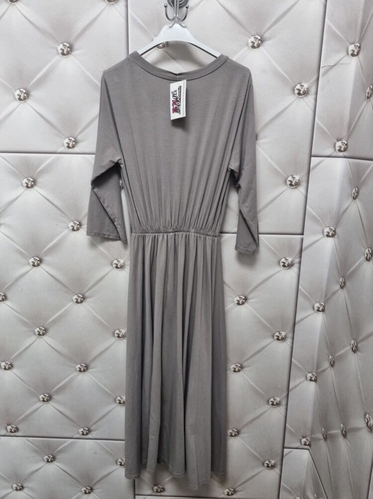 sukienka-valetta-taupe-bezowa-szara-jesienna-midi-bawelna-elastyczna-dekolt-v-talia-gumka-rekaw-34-elegancka-wygodna-stylowa-butik-szykownia-9