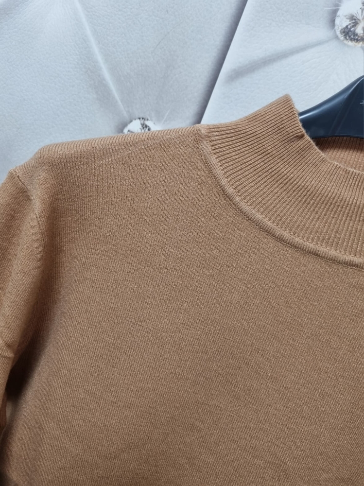 polgolf-nora-bluzka-sweterek-camel-neveryday-cienka-dzianina-guziki-zlote-elastyczna-modna-bazowa-klasyczna-butik-szykownia-7