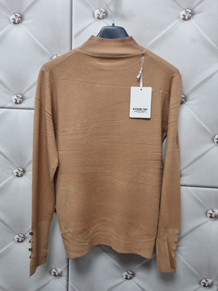 polgolf-nora-bluzka-sweterek-camel-neveryday-cienka-dzianina-guziki-zlote-elastyczna-modna-bazowa-klasyczna-butik-szykownia-9