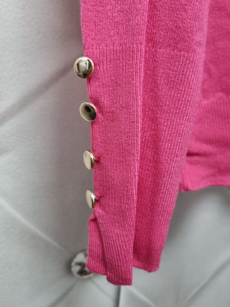 polgolf-nora-bluzka-sweterek-rozowa-neveryday-cienka-dzianina-guziki-zlote-elastyczna-modna-bazowa-klasyczna-butik-szykownia-10