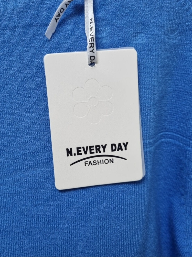 polgolf-nora-bluzka-sweterek-niebieski-neveryday-cienka-dzianina-guziki-zlote-elastyczna-modna-bazowa-klasyczna-butik-szykownia-5