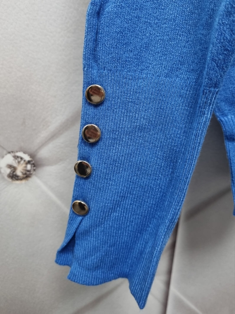 polgolf-nora-bluzka-sweterek-niebieski-neveryday-cienka-dzianina-guziki-zlote-elastyczna-modna-bazowa-klasyczna-butik-szykownia-10