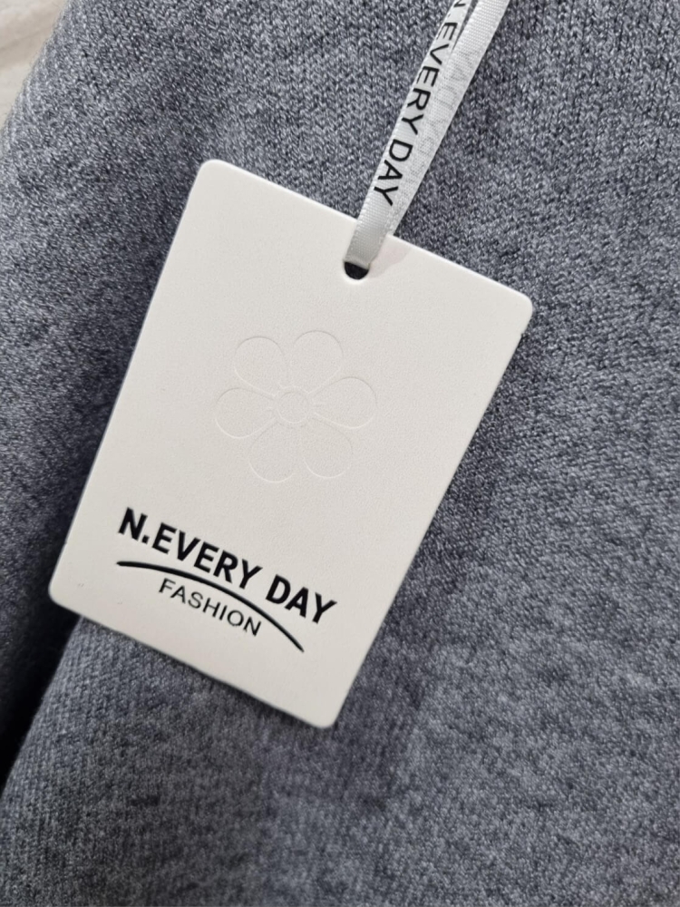 sweter-elvira-szary-everyday-wypukle-wzory-oversize-bigsize-elastyczny-miekki-dekolt-okrągły-n-every-day-butik-szykownia-6