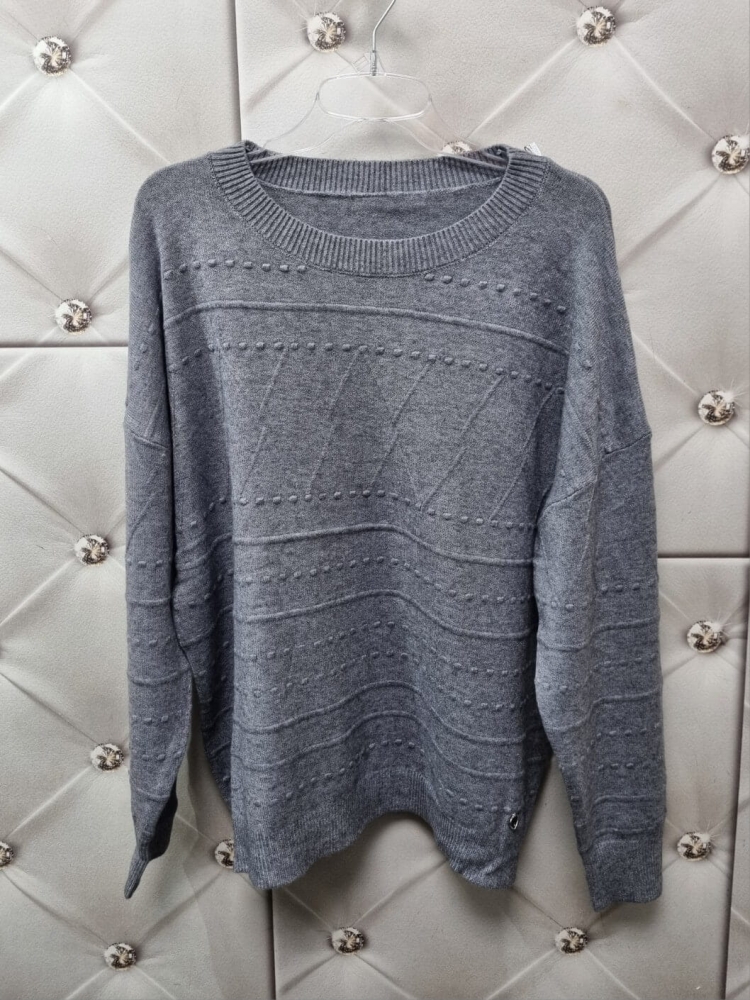 sweter-elvira-szary-everyday-wypukle-wzory-oversize-bigsize-elastyczny-miekki-dekolt-okrągły-n-every-day-butik-szykownia-9