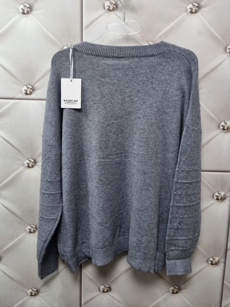 sweter-elvira-szary-everyday-wypukle-wzory-oversize-bigsize-elastyczny-miekki-dekolt-okrągły-n-every-day-butik-szykownia-10