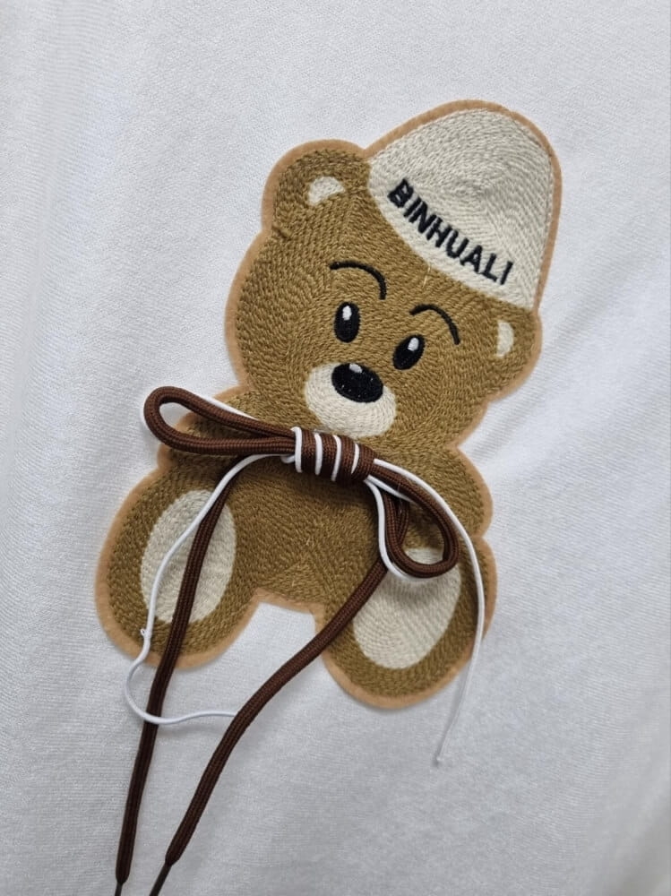 sweter-bialy-oversize-teddy-mis-aplikacja-wygodny-modny-nietoperzowy-luzny-big-size-wloski-wiskoza-butik-szykownia-8