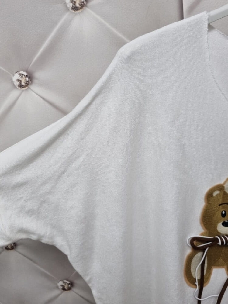 sweter-bialy-oversize-teddy-mis-aplikacja-wygodny-modny-nietoperzowy-luzny-big-size-wloski-wiskoza-butik-szykownia-12