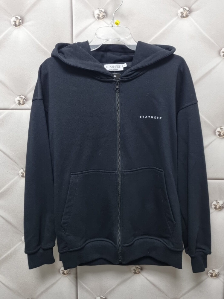 bluza-rozpinana-stayhere-czarns-damska-kaptur-kieszen-kangurka-logo-premium-bawelna-elastan-streetwear-polska-produkcja-butik-szykownia-10