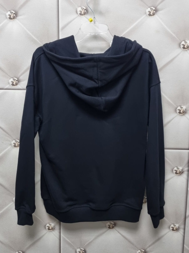 bluza-rozpinana-stayhere-czarns-damska-kaptur-kieszen-kangurka-logo-premium-bawelna-elastan-streetwear-polska-produkcja-butik-szykownia-11