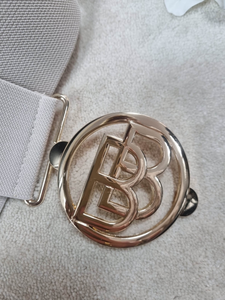 pasek-bb-duze-litery-bezowy-jasny-gold-zlota-klamra-szeroka-guma-regulowany-elegancki-modny-dodatek-stylowy-klasyczny-butik-szykownia-2