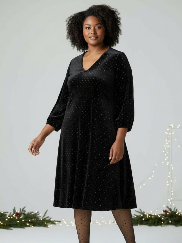 sukienka-velvet-star-aksamitna-plus-size-czarna-dekolt-v-rozkloszowana-z-kieszeniami-cyrkonie-blyszczaca-elegancka-butik-szykownia-5