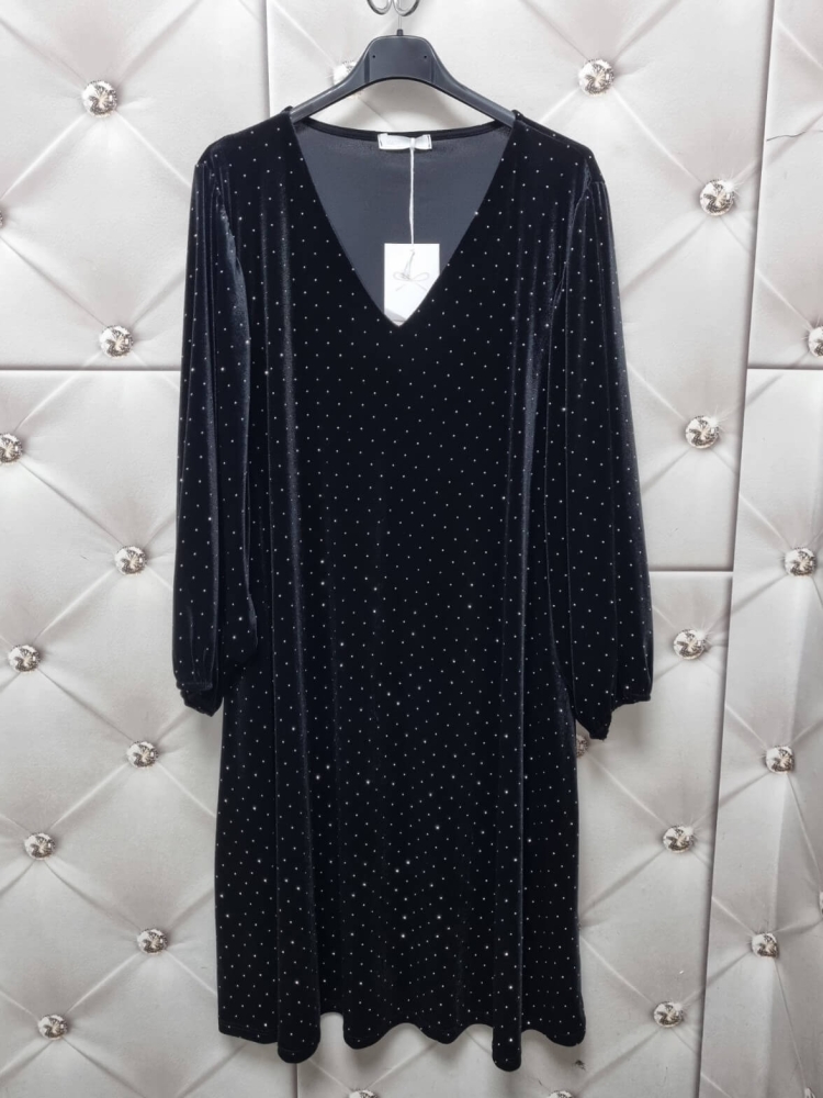 sukienka-velvet-star-aksamitna-plus-size-czarna-dekolt-v-rozkloszowana-z-kieszeniami-cyrkonie-blyszczaca-elegancka-butik-szykownia-11