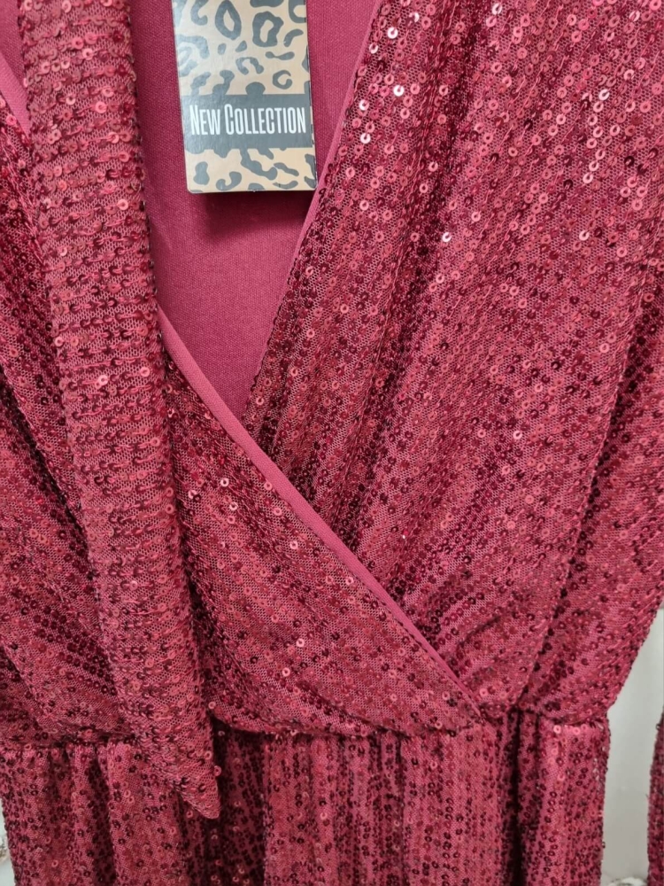 sukienka-koktajlowa-bordowa-cekinowa-wloska-dekolt-v-gumka-w-pasie-pasek-dlugie-rekawy-imprezowa-karnawal-butik-szykownia-11
