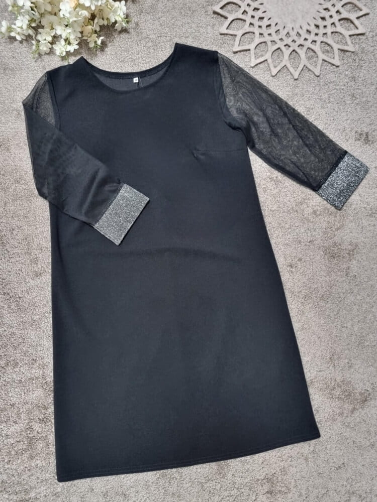 sukienka-zahi-plus-size-czarna-litera-a-okragly-dekolt-tiulowy-rekaw-srebrny-brokat-polska-produkcja-elastyczna-maskujaca-elegancka-butik-szykownia-9