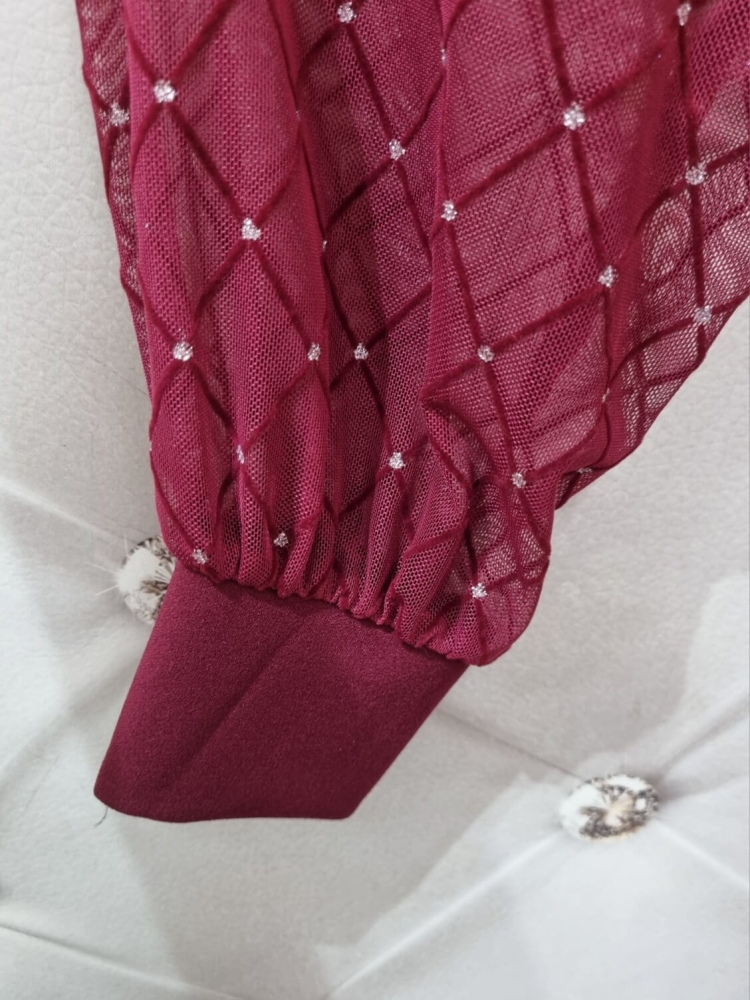 sukienka-bordowa-a-line-tiuloe-rekawy-kratka-srebrny-akcent-mankiet-okragly-dekolt-elegancka-uniwersalna-poliester-elastan-butik-szykownia-12