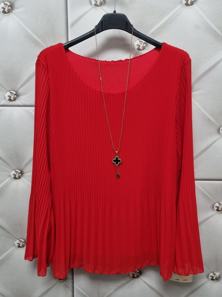 bluzka-plus-size-czerwona-plisowana-lekkie-rekawy-podszewka-okragly-dekolt-zloty-lancuszek-elegancka-universalna-butik-szykownia-11