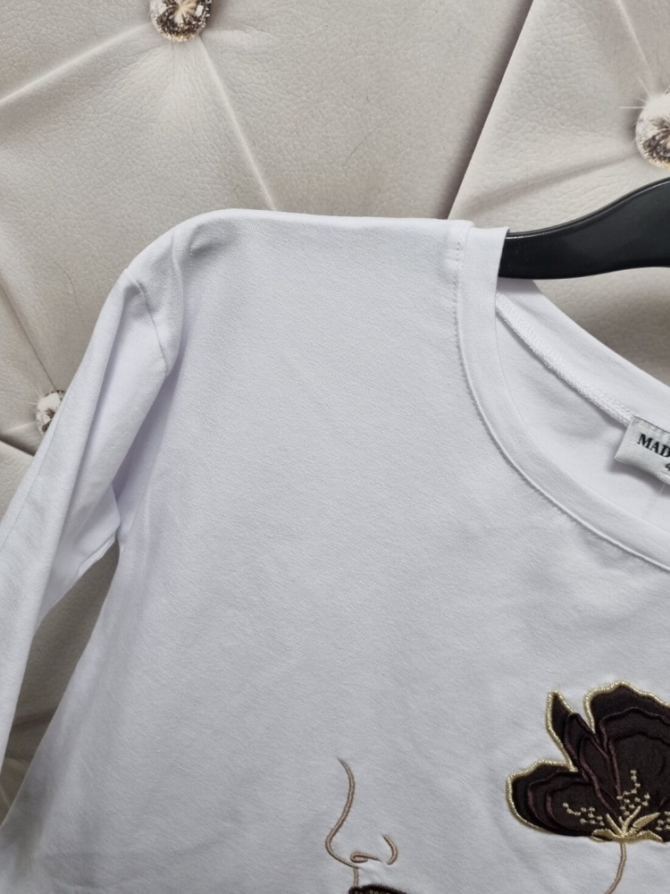 bluzka-tshirt-dziewczyna-twarz-kwiat-czekoladowy-madnes-polska-produkcja-dekolt-okragly-rekaw-3-4-biala-bawelna-elastyczna-jakosc-premium-butik-szykownia-8
