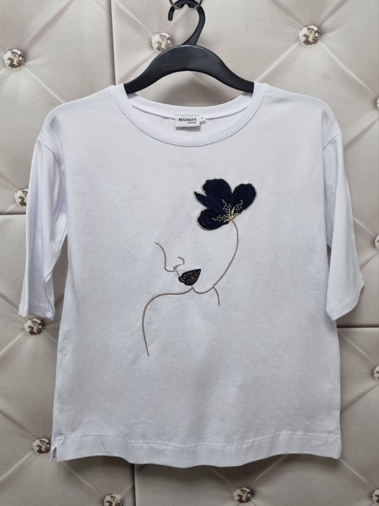 bluzka-tshirt-dziewczyna-twarz-kwiat-granatowy-madnes-polska-produkcja-dekolt-okragly-rekaw-3-4-biala-bawelna-elastyczna-jakosc-premium-butik-szykownia-9