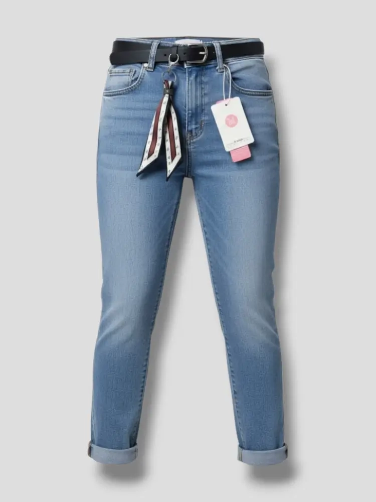 spodnie-jeansy-msara-bf2999-5-mom-fit-jasne-niebieskie-z-paskiem-i-apaszka-podwijane-nogawki-wiosna-butik-szykownia-4