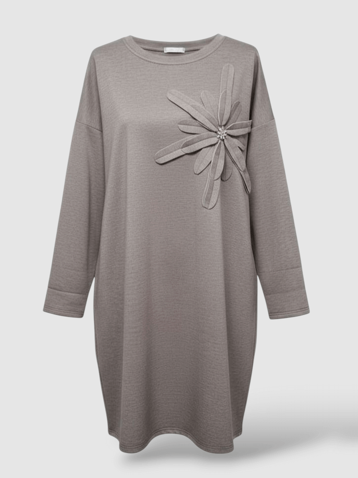 sukienka-soft-bloom-pudrowo-bezowa-asymetryczna-kwiat-maselko-kieszenie-elegancka-sportowa-wygodna-elastyczna-butik-szykownia-3