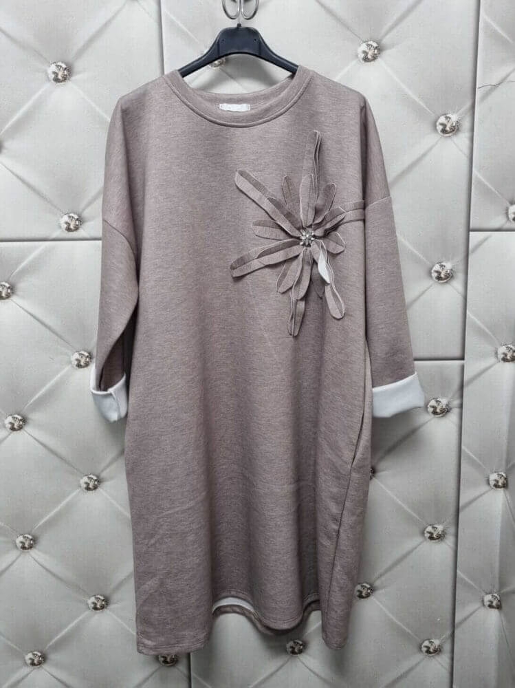sukienka-soft-bloom-pudrowo-bezowa-asymetryczna-kwiat-maselko-kieszenie-elegancka-sportowa-wygodna-elastyczna-butik-szykownia-9