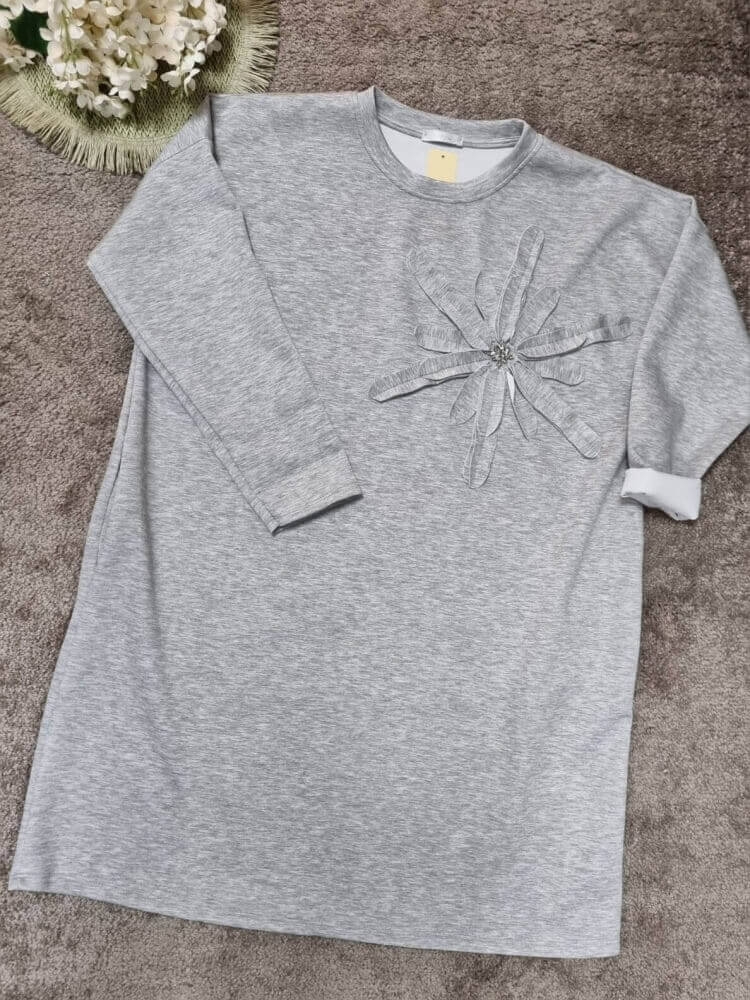 sukienka-soft-bloom-szara-asymetryczna-kwiat-maselko-kieszenie-elegancka-sportowa-wygodna-elastyczna-butik-szykownia-7