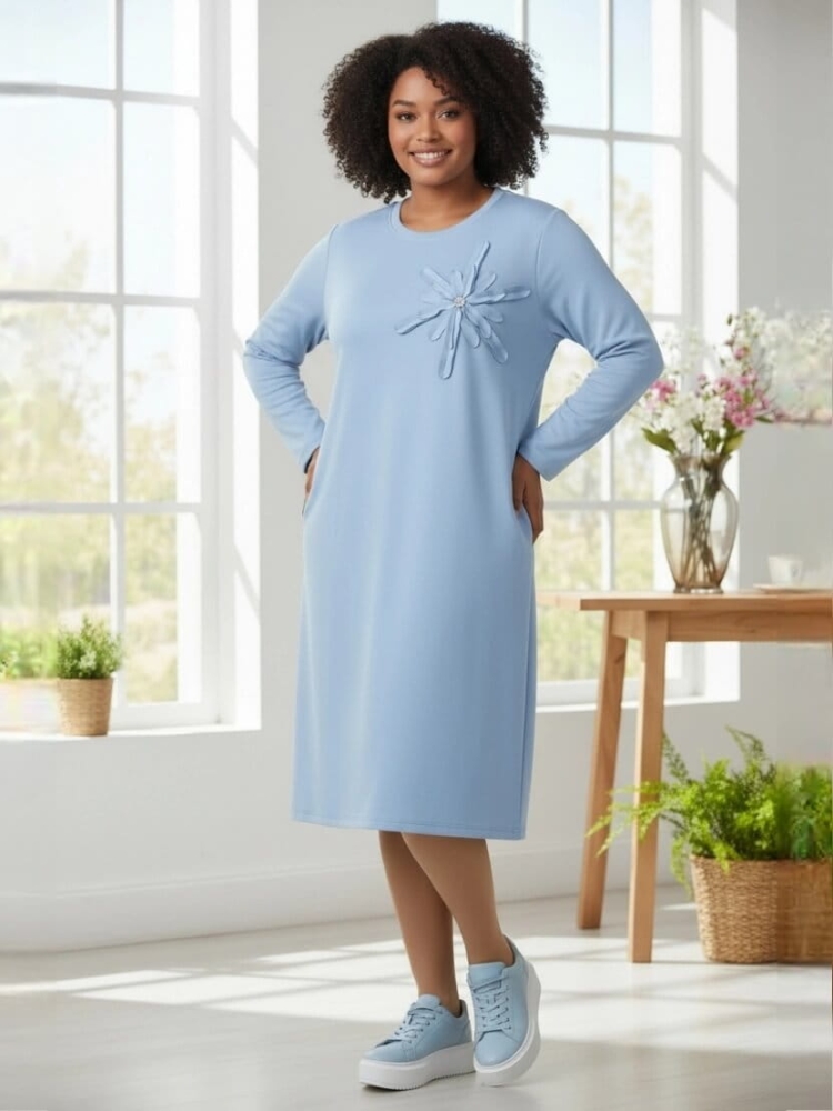 sukienka-soft-bloom-niebieska-asymetryczna-kwiat-maselko-kieszenie-elegancka-sportowa-wygodna-elastyczna-plus-size-butik-szykownia-2