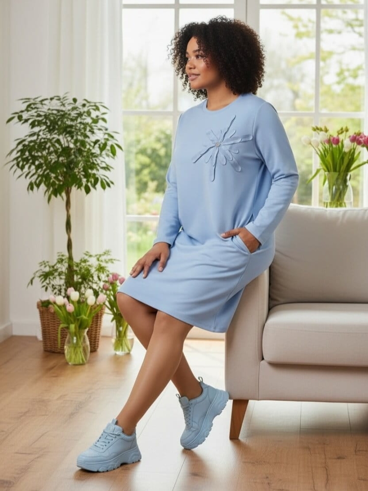 sukienka-soft-bloom-niebieska-asymetryczna-kwiat-maselko-kieszenie-elegancka-sportowa-wygodna-elastyczna-plus-size-butik-szykownia-5
