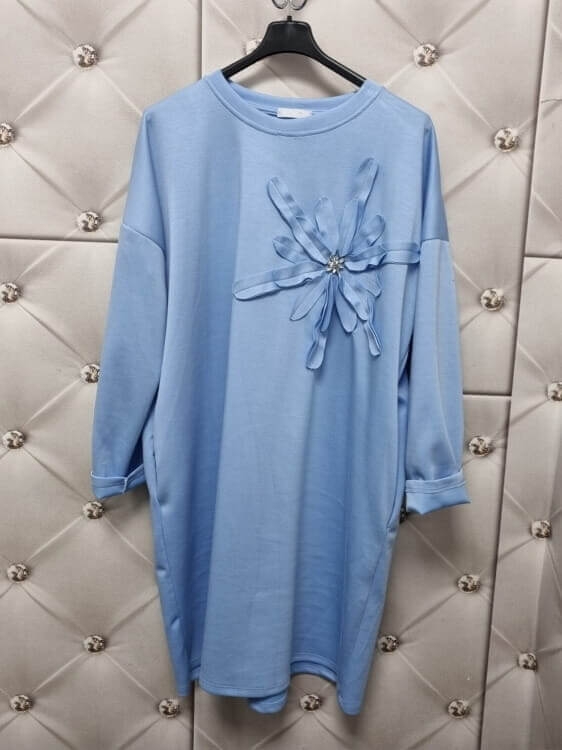sukienka-soft-bloom-niebieska-asymetryczna-kwiat-maselko-kieszenie-elegancka-sportowa-wygodna-elastyczna-plus-size-butik-szykownia-10