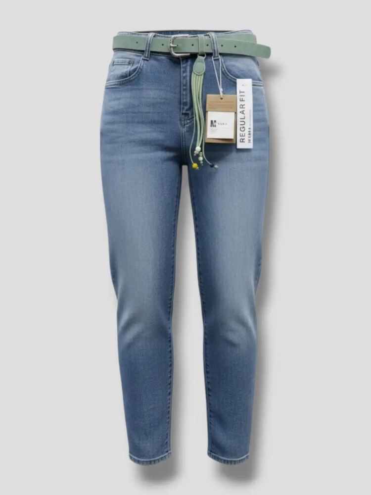 spodnie-jeansy-msara-regular-fit-bn3057-5-mom-fit-niebieskie-przecierane-elastyczne-pasek-zamszowy-zielony-breloczek-fredzle-wiosna-codzienny-styl-butik-szykownia-5