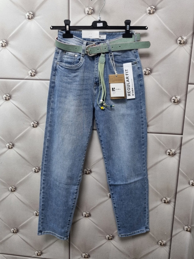 spodnie-jeansy-msara-regular-fit-bn3057-5-mom-fit-niebieskie-przecierane-elastyczne-pasek-zamszowy-zielony-breloczek-fredzle-wiosna-codzienny-styl-butik-szykownia-11