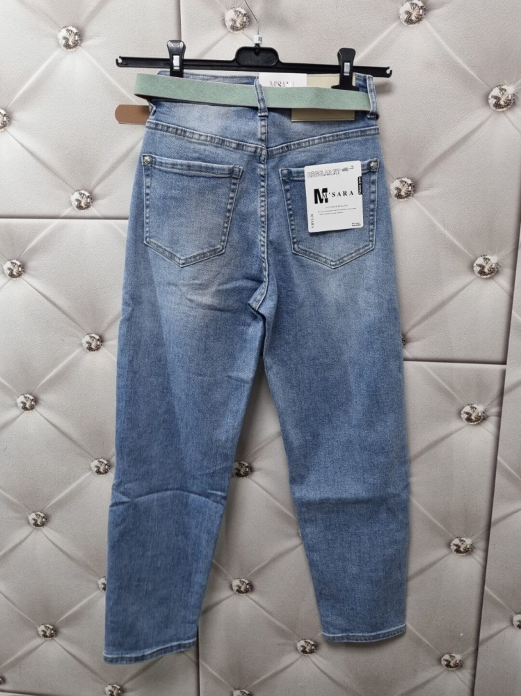 spodnie-jeansy-msara-regular-fit-bn3057-5-mom-fit-niebieskie-przecierane-elastyczne-pasek-zamszowy-zielony-breloczek-fredzle-wiosna-codzienny-styl-butik-szykownia-12