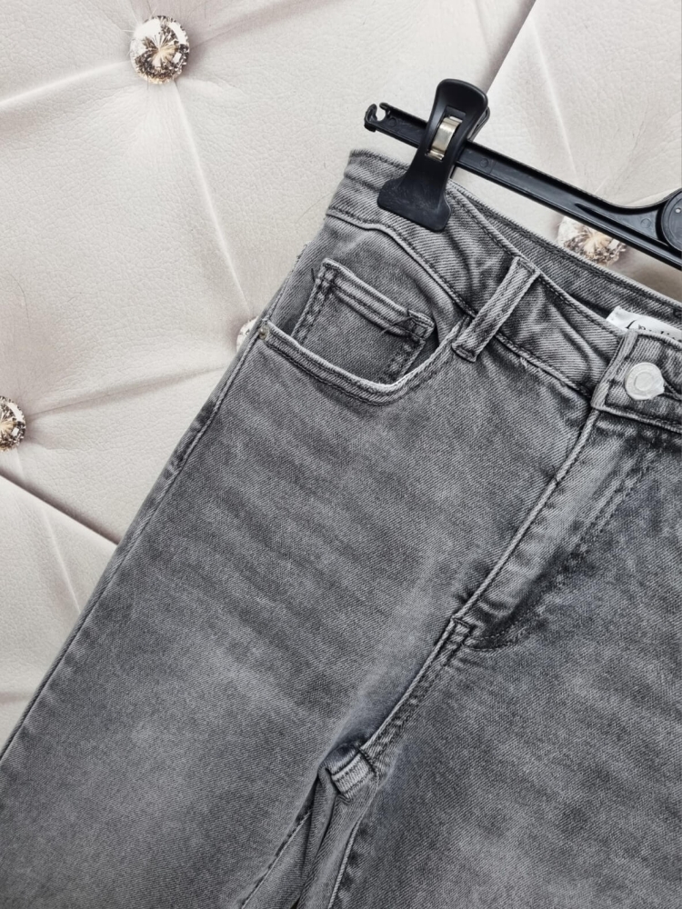 spodnie-jeansy-laulia-t267-19-flare-szare-przecierane-elastyczne-cienki-jeans-wysmuklajace-nogi-wygodne-kobiece-butik-szykownia-7