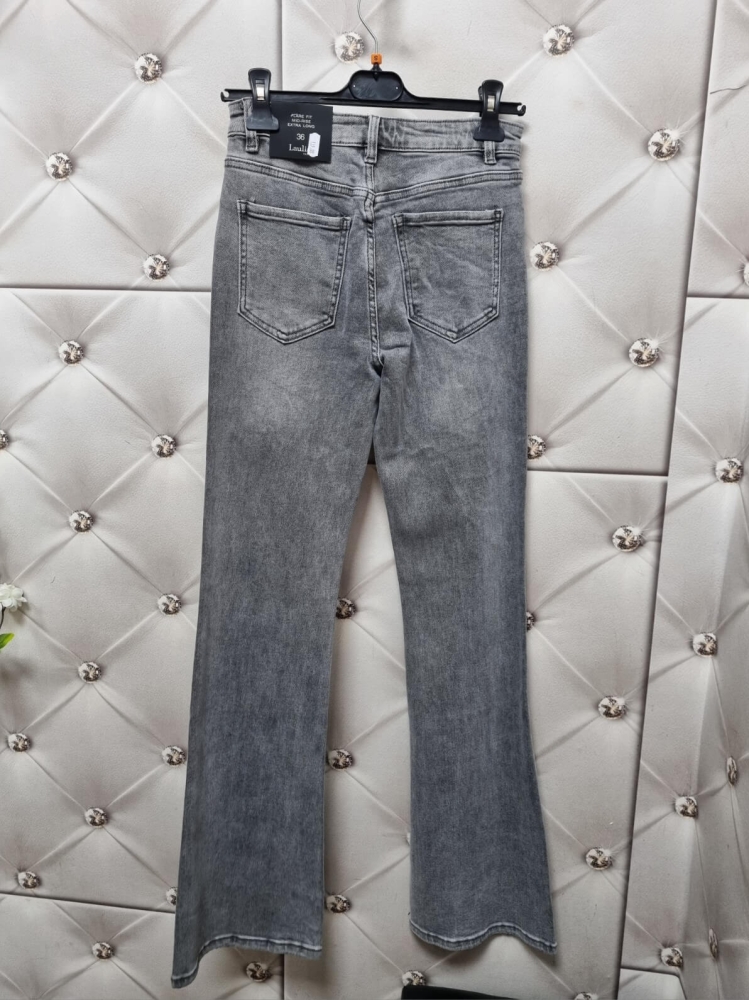 spodnie-jeansy-laulia-t267-19-flare-szare-przecierane-elastyczne-cienki-jeans-wysmuklajace-nogi-wygodne-kobiece-butik-szykownia-9