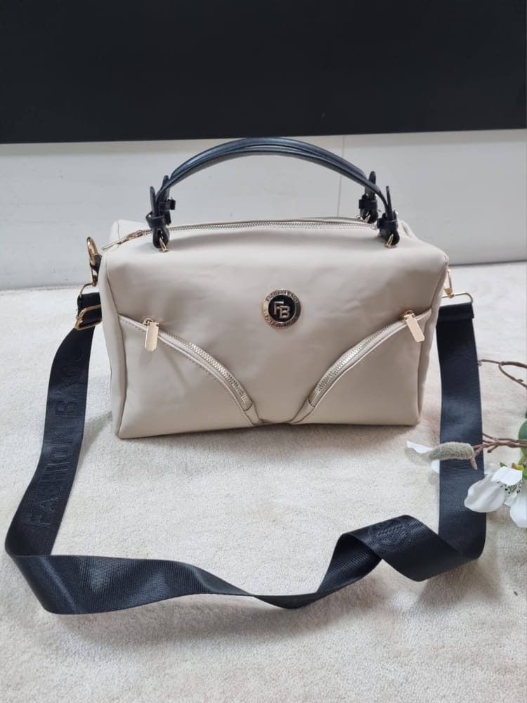 torebka-kuferek-m813-mam-ecru-jasny-bez-sztywne-raczki-regulowany-pasek-kieszenie-zamek-elegancka-prostokatna-ala-zamsz-butik-szykownia-7