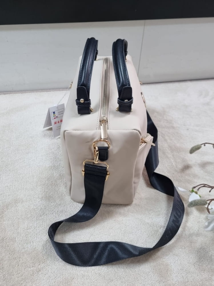 torebka-kuferek-m813-mam-ecru-jasny-bez-sztywne-raczki-regulowany-pasek-kieszenie-zamek-elegancka-prostokatna-ala-zamsz-butik-szykownia-9