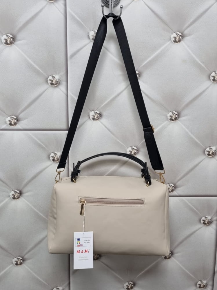 torebka-kuferek-m813-mam-ecru-jasny-bez-sztywne-raczki-regulowany-pasek-kieszenie-zamek-elegancka-prostokatna-ala-zamsz-butik-szykownia-15