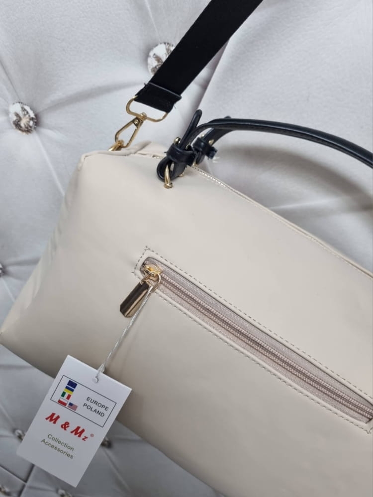 torebka-kuferek-m813-mam-ecru-jasny-bez-sztywne-raczki-regulowany-pasek-kieszenie-zamek-elegancka-prostokatna-ala-zamsz-butik-szykownia-6