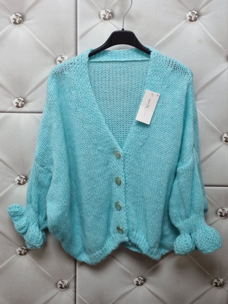 sweter-rozpinany-kardigan-nerisa-chic-mietowy-oversize-zlote-guziki-dekolt-serek-rekawy-falbanka-damski-butik-szykownia-3