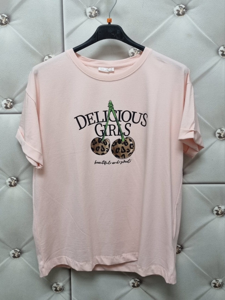 tshirt-bluzka-wisnie-w-panterke-delicious-gras-pudrowy-roz-latynka-polska-produkcja-bluzka-damska-plus-size-bawelniana-elastyczna-wiosenna-modna-aplikacja-nadruk-butik-szykownia-7