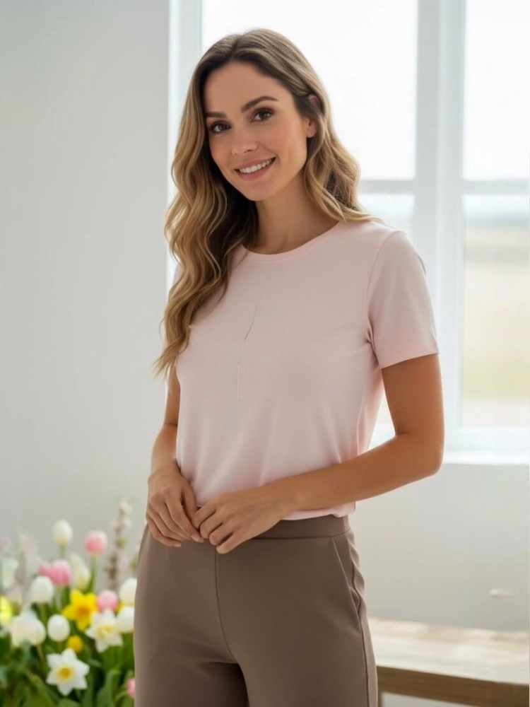 tshirt-minimal-line-latynka-pudrowy-roz-aplikacja-okragly-dekolt-krotki-rekaw-bawelna-elastan-small-size-polska-produkcja-butik-szykownia-5