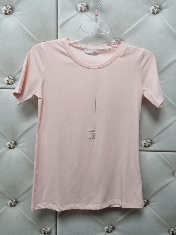 tshirt-minimal-line-latynka-pudrowy-roz-aplikacja-okragly-dekolt-krotki-rekaw-bawelna-elastan-small-size-polska-produkcja-butik-szykownia-11