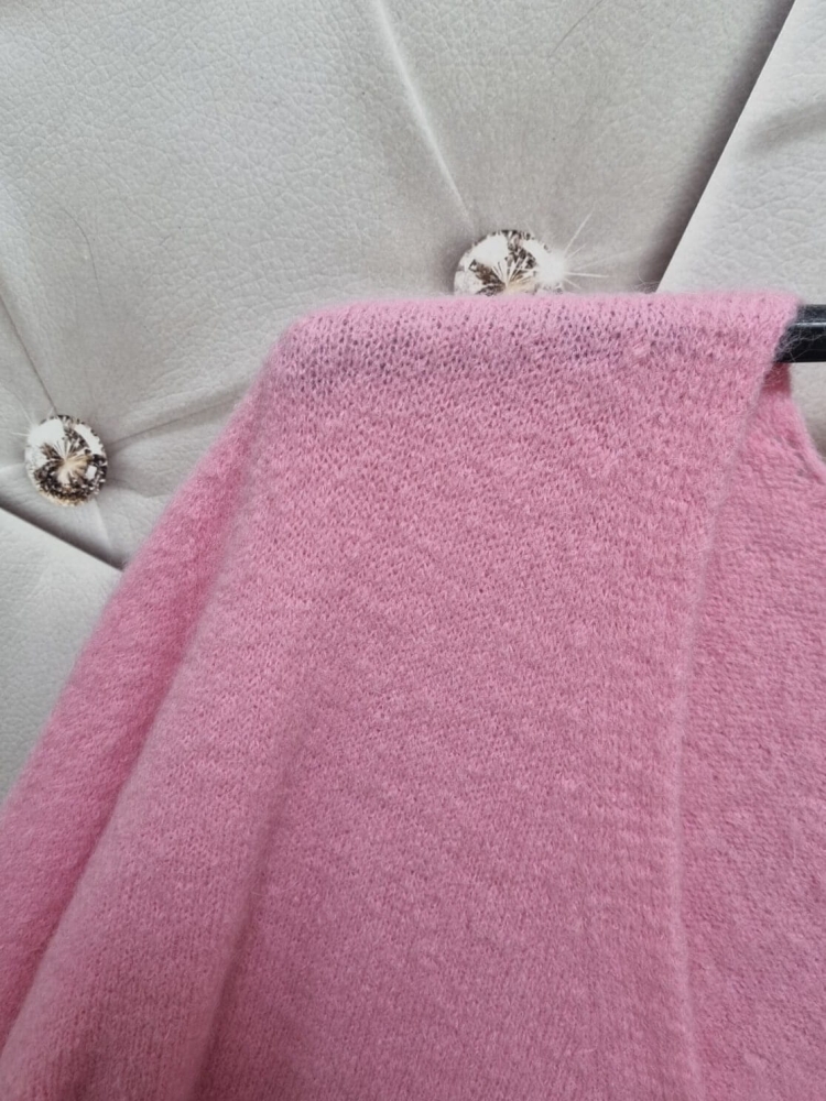 sweter-kardigan-rozpinany-alpaka-babyalpaka-rozowy-pastelowy-v-dekolt-guziki-miekki-wloski-butik-szykownia-9