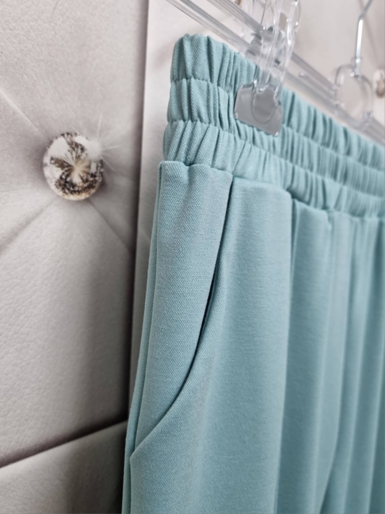 spodnie-galaxy-stayhere-zaszywka-dzwony-szwedy-pastelowe-zielone-mieta-uniwersalne-sportowe-eleganckie-butik-szykownia-4