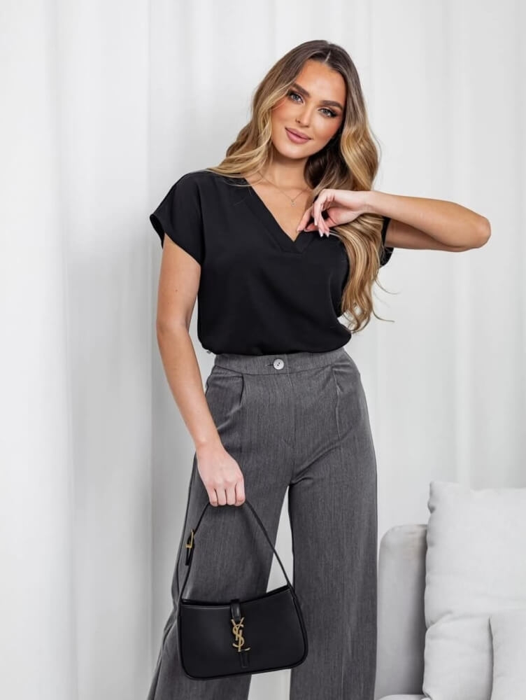 bluzka-bianca-damska-czarna-madex-modo-polska-produkcja-dekolt-v-krotki-rekaw-wiskoza-elegancka-codzienna-pod-marynarke-lekka-przewiewna-plus-small-size-butik-szykownia-3