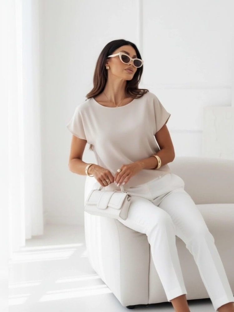 bluzka-bezowa-lila-madex-bluzka-damska-z-gumka-na-dole-bluzka-maskujaca-brzuch-bluzka-wizkozowa-elegancka-codzienna-krotki-rekaw-okragly-dekolt-polska-produkcja-wiosna-lato-butik-szykownia-3