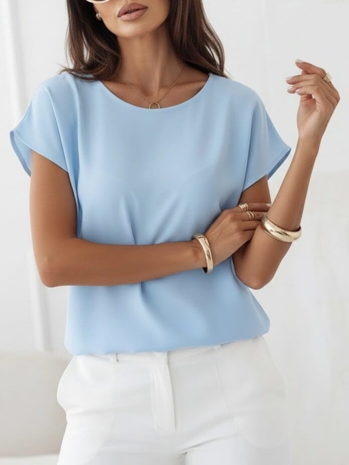 bluzka-niebieska-baby-blue-lila-madex-bluzka-damska-z-gumka-na-dole-bluzka-maskujaca-brzuch-bluzka-wizkozowa-elegancka-codzienna-krotki-rekaw-okragly-dekolt-polska-produkcja-wiosna-lato-butik-szykownia-1